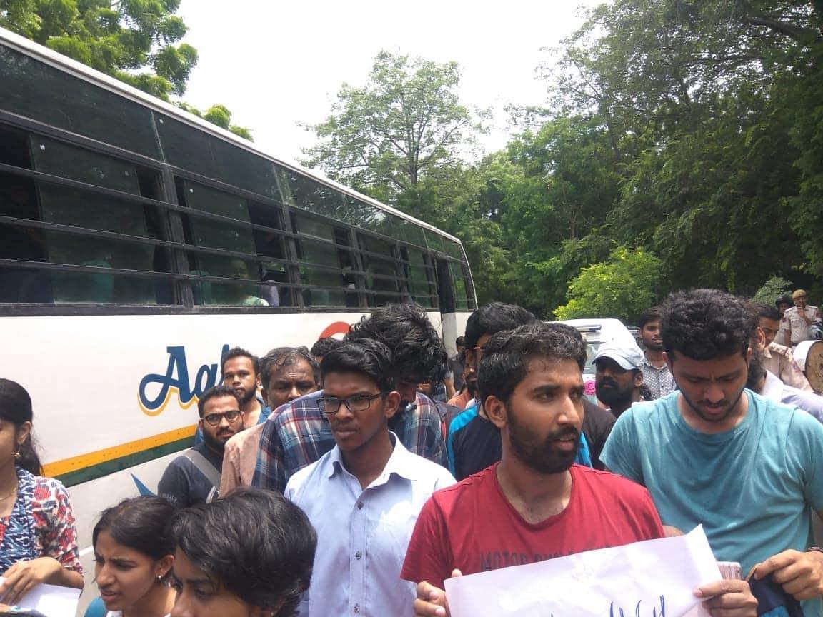 Students Marching Towards Home Ministry Against Insufficient Action on Kerala Floods Detained and Beaten Up